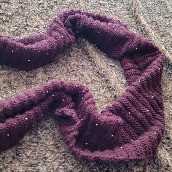 SCARF - Picture 3 of 4